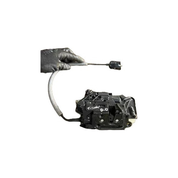 Fechadura De Porta Dianteira Direita Tiguan 2.0 Tsi 2010