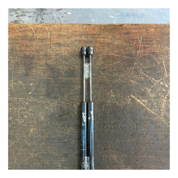 Par Amortecedor Porta Mala Tampa Traseira Duster 2018 2019