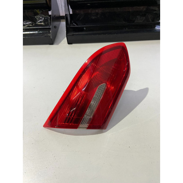 Lanterna Da Tampa Focus Sedan Lado Esquerdo 2016 2017 2018 Esquerdo/motorista Vermelho