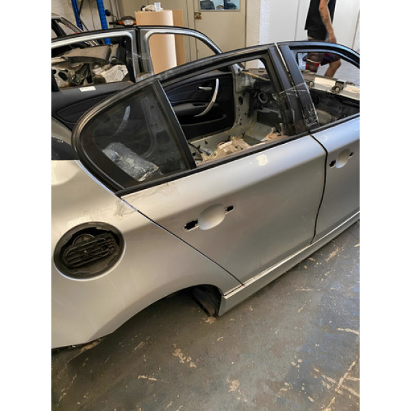 Porta Traseira Direita Bmw 120 2009 2010 - Traseira - Direito - Prateado