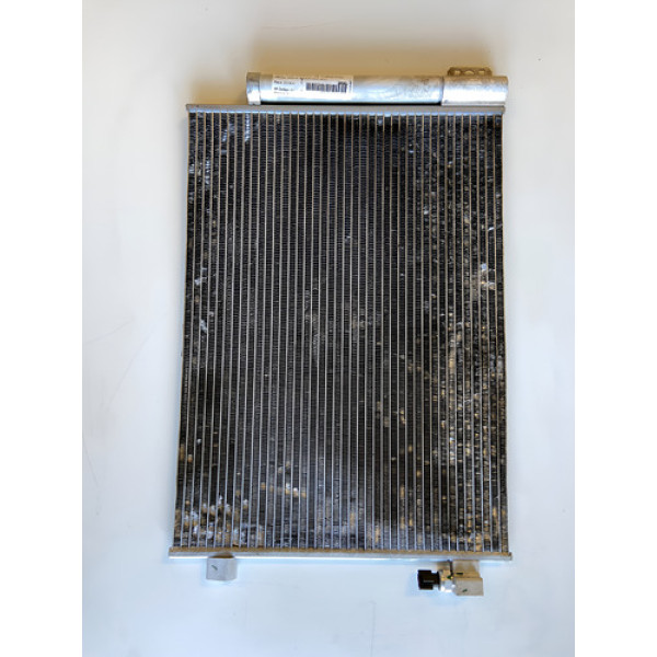 Condensador Do Ar Condicionado Nissan March 1.6 2017