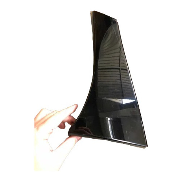 Moldura Da Tampa Traseira Lado Esquerdo Mercedes Gla200 2016