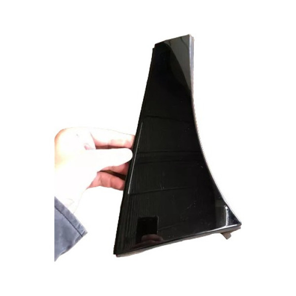 Moldura Da Tampa Traseira Lado Direito Mercedes Gla200 2016